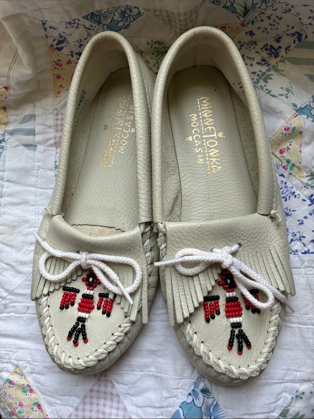 Vintage Minnetonka Women's White Beaded Kiltie Moccasin 7.5 - Picture 7 of 7